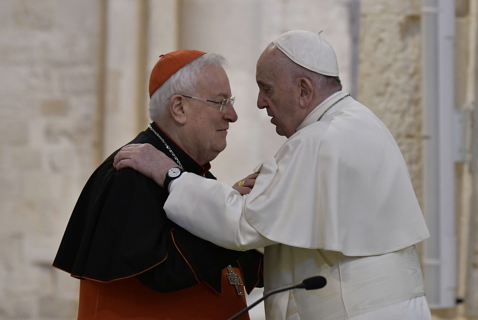 Il cardinale Gualtiero Bassetti e papa Francesco