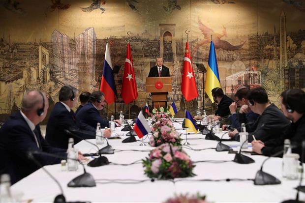 Il presidente turco Erdogan ha parlato alle delegazioni ucraina e russa
