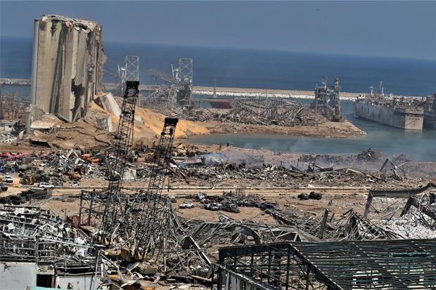 Un'altra immagige del porto di Beirut distrutto dallo scoppio