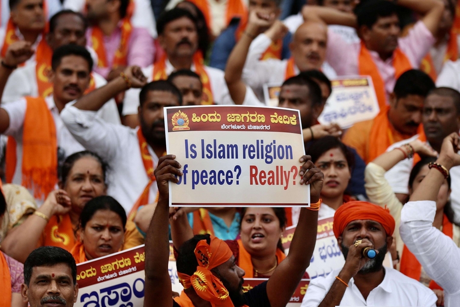 La protesta di piazza degli indù a Bangalore