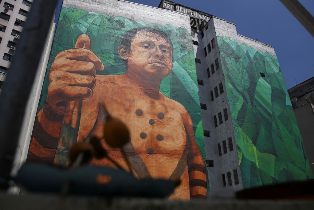 Mural in omaggio agli indigeni a San Paolo