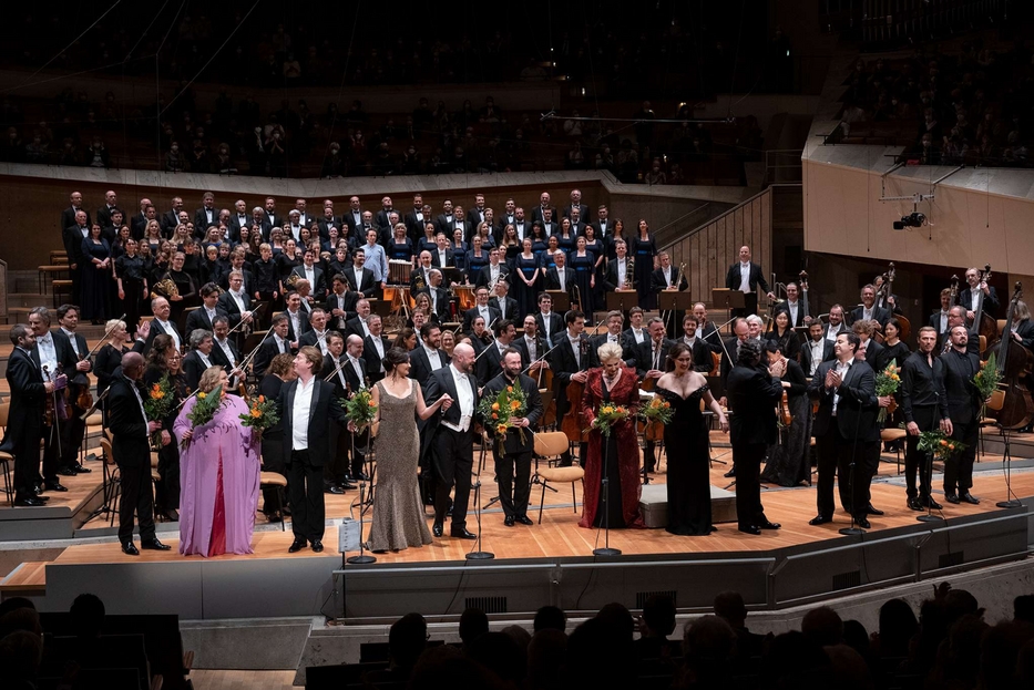 La Berliner Philharmoniker con il cast della 'Dama di picche'