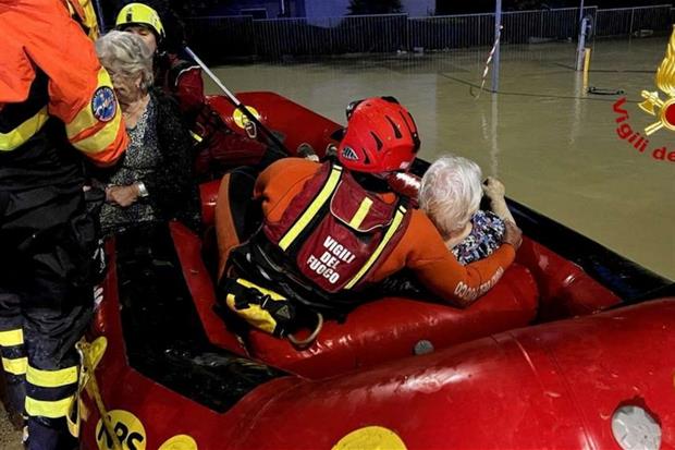 Due anziane soccorse nella notte dai Vigili del Fuoco