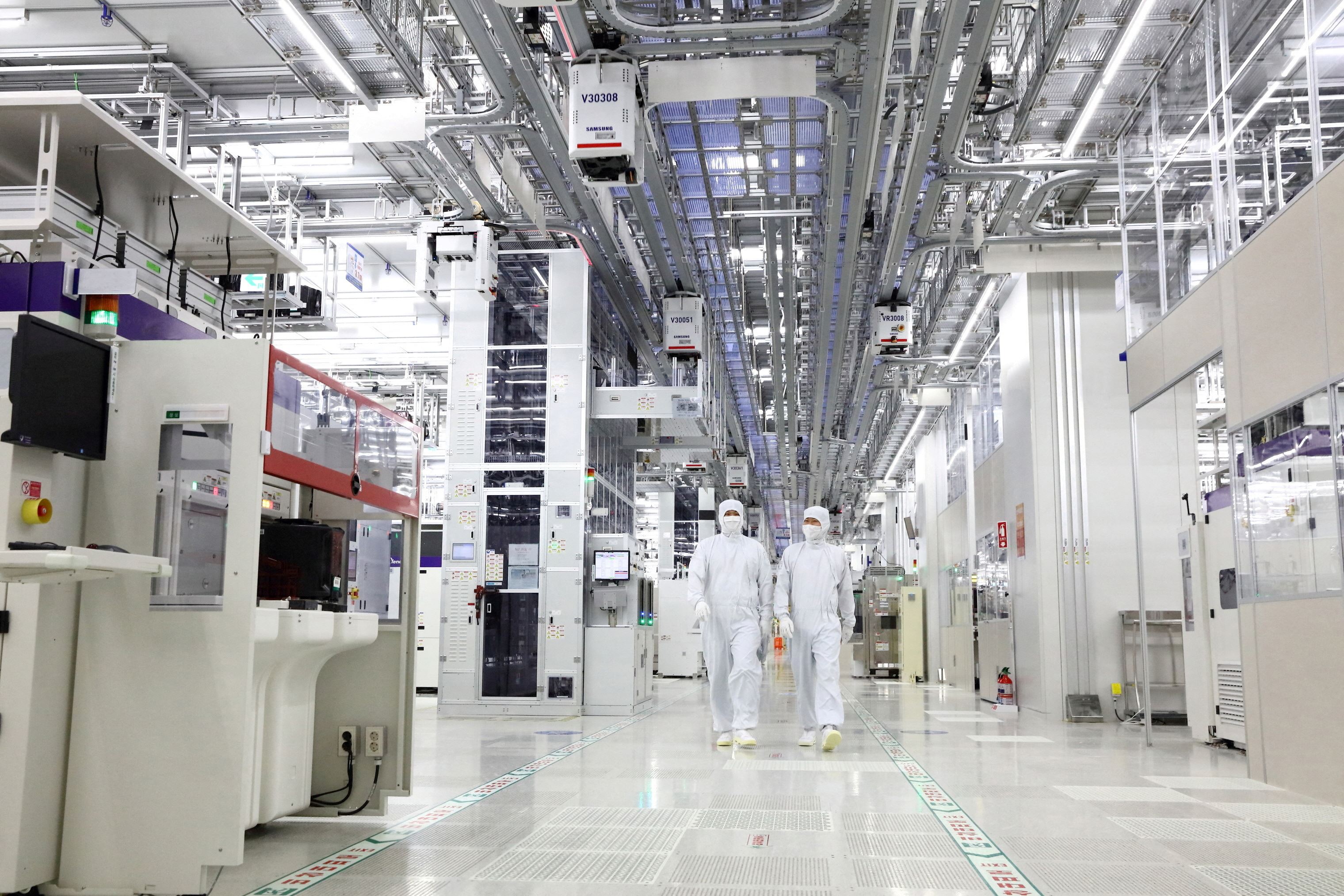 L'interno di una fabbrica di chip della coreana Samsung