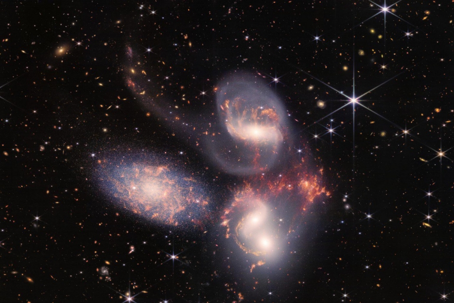 Una delle prime immagini registrate dal nuovo telescopio spaziale Webb