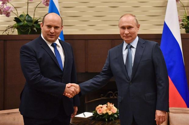 Il premier israeliano Bennett e il presidente russo Putin in un incontro nell'ottobre 2021