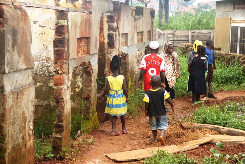 I bambini di Katoogo hanno perso la scuola con l'alluvione del 2020