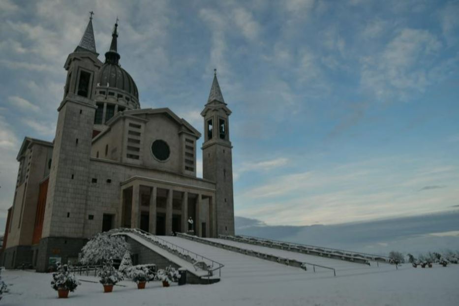 La Basilica di Don Bosco, costruita a Castelnuovo Don Bosco (Asti) dove il fondatore dei salesiani è nato il 16 agosto 1815. Allora la località si chiamava Castelnuovo d'Asti