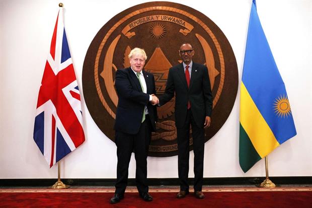 Il premier britannico Boris Johnson a Kigali con il presidente ruandese Paul Kagame
