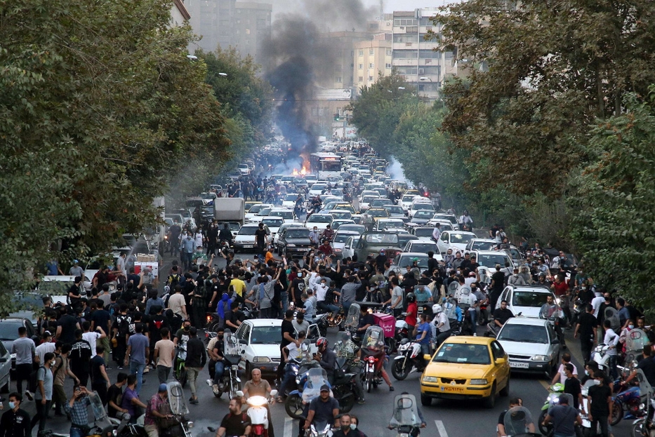 Disordini a Teheran nelle manifestazioni contro la violenza della 'polizia morale'