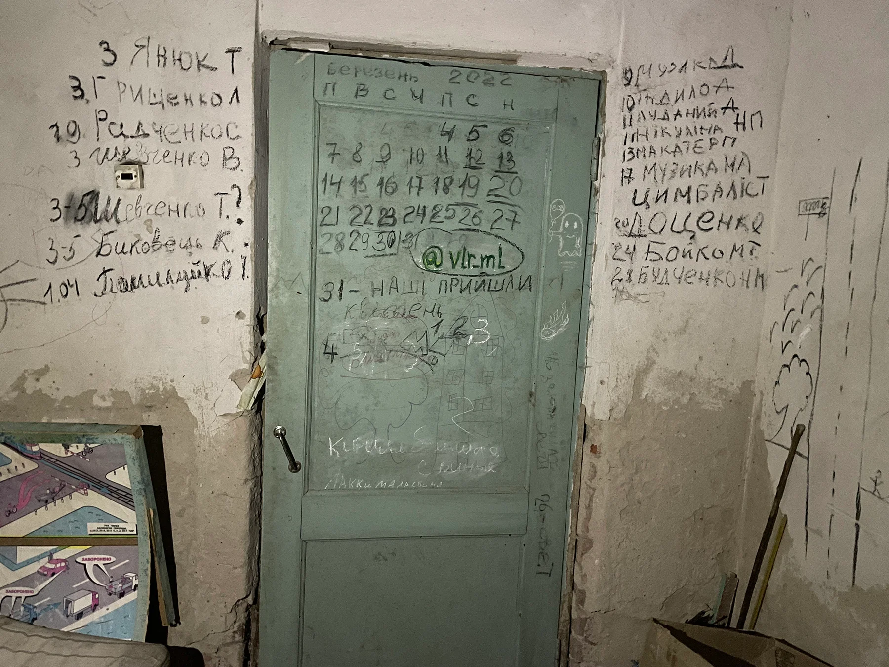 In una delle camere di detenzione i civili annotavano sulle pareti il numero di morti e feriti e scomparsi