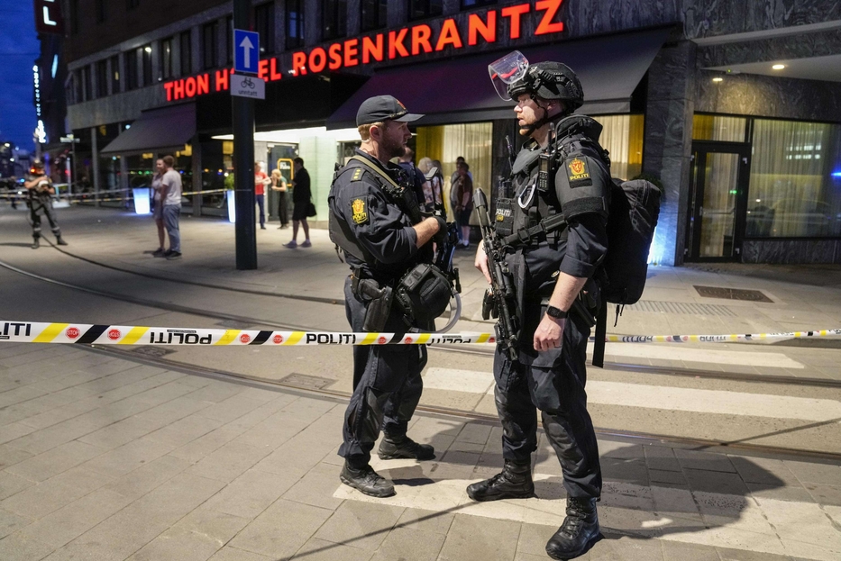 La polizia nella zona dell'attentato