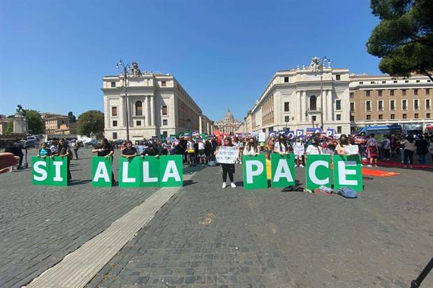 Manifestazione per la pace in via della Conciliazione