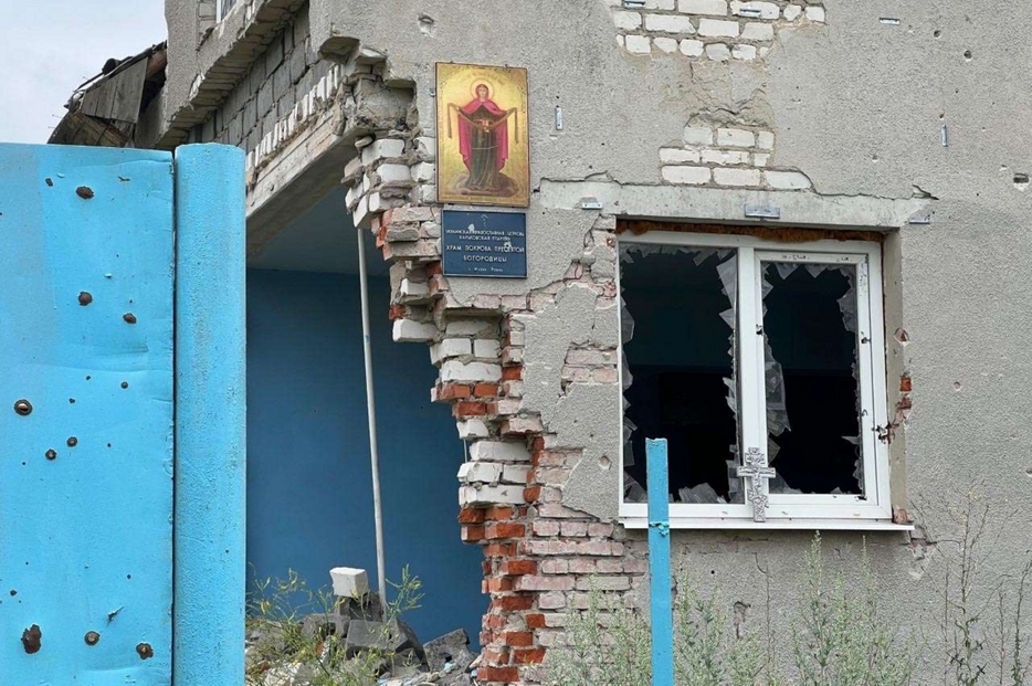 La chiesa distrutta a Mala Rohan, il villaggio vicino a Kharkiv raso al suolo durante gli scontri con l'esercito russo