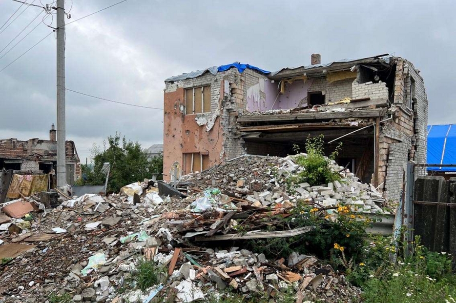 Le case devastate a Mala Rohan, il villaggio vicino a Kharkiv raso al suolo durante gli scontri con l'esercito russo