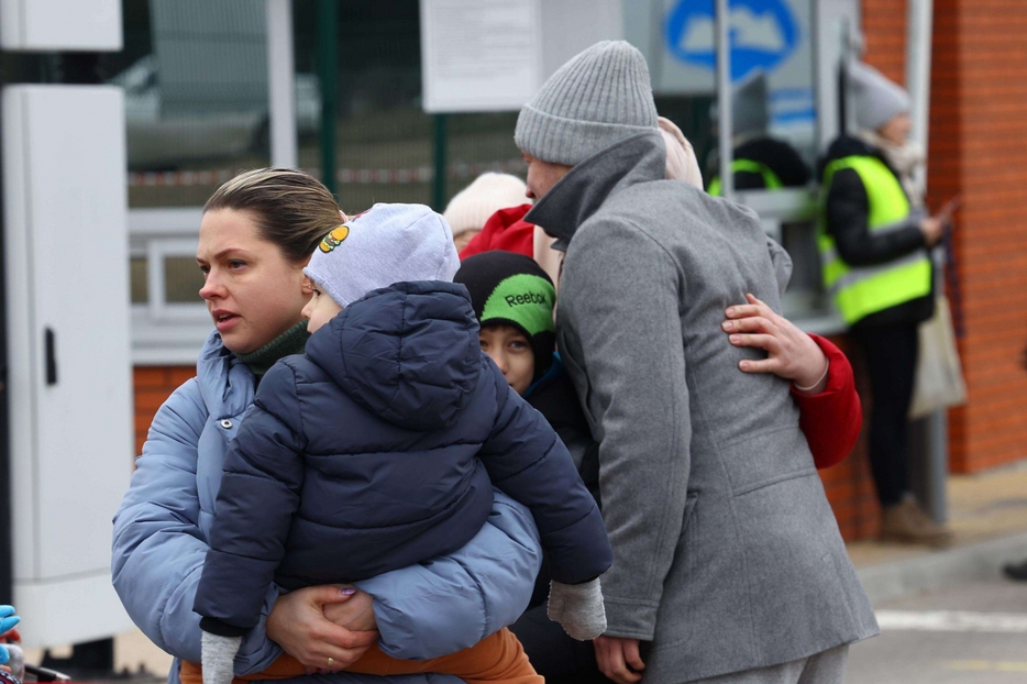 Famiglie in fuga dall'Ucraina
