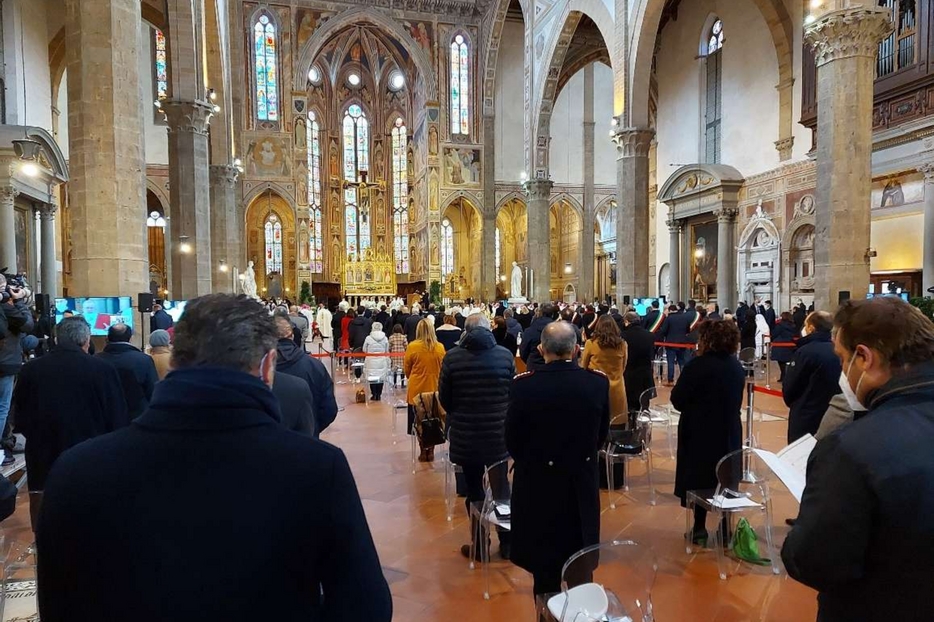 La Messa nella Basilica di Santa Croce a Firenze a conclusione dell'incontro di vescovi e sindaci del Mediterraneo per la pace