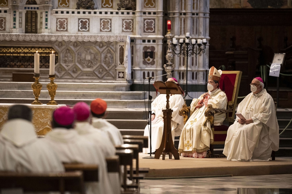 La Messa presieduta dal cardinale Giuseppe Betori all'Incontro dei vescovi del Mediterraneo in corso a Firenze