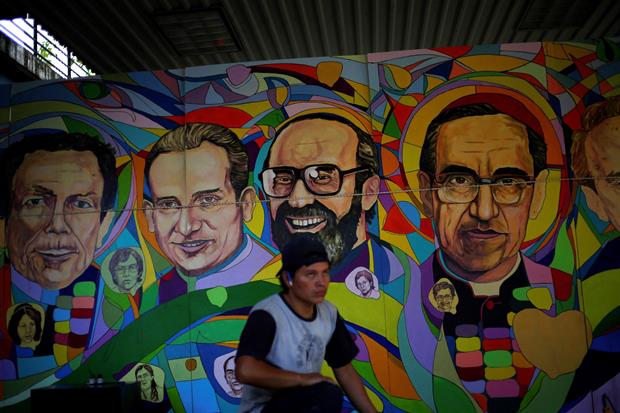 Murale ricorda i gesuiti assassinati e l'arcivescovo Romero