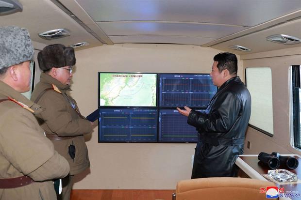 Anche Kim Jong-un ha assistito al lancio dal centro di controllo