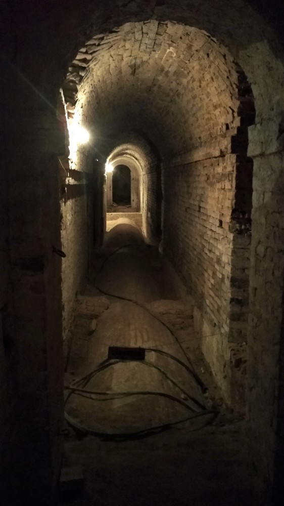 A Lutsk i sotterranei della Cattedrale trasformati in rifugio antiaereo