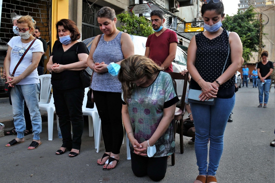 I cristiani maroniti in preghiera lungo le strade del Libano