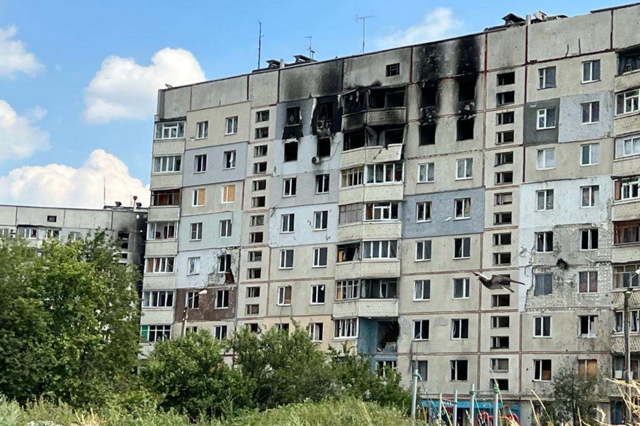 L'agglomerato di Saltivka, alla periferia di Kharkiv, devastato dalle bombe russe, dove si continua ad abitare fra i palazzi colpiti