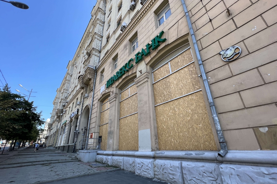 I negozi sbarrati nel centro storico di Kharkiv