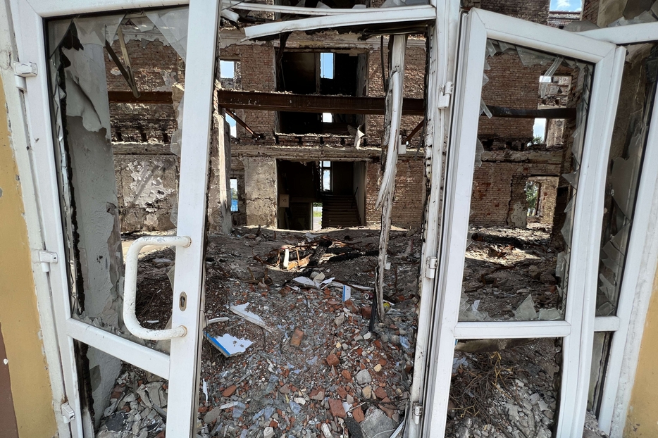 Una scuola bombardata a Kharkiv