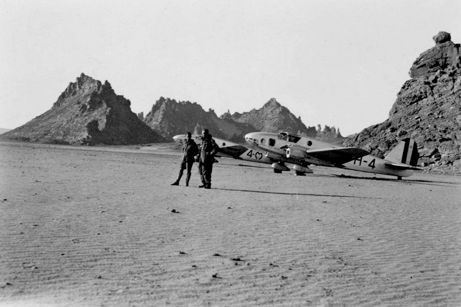 Due Caproni Ghibli delle sezioni avio delle Compagnie Sahariane di Murzuk e Hon nel Gebel Eghei