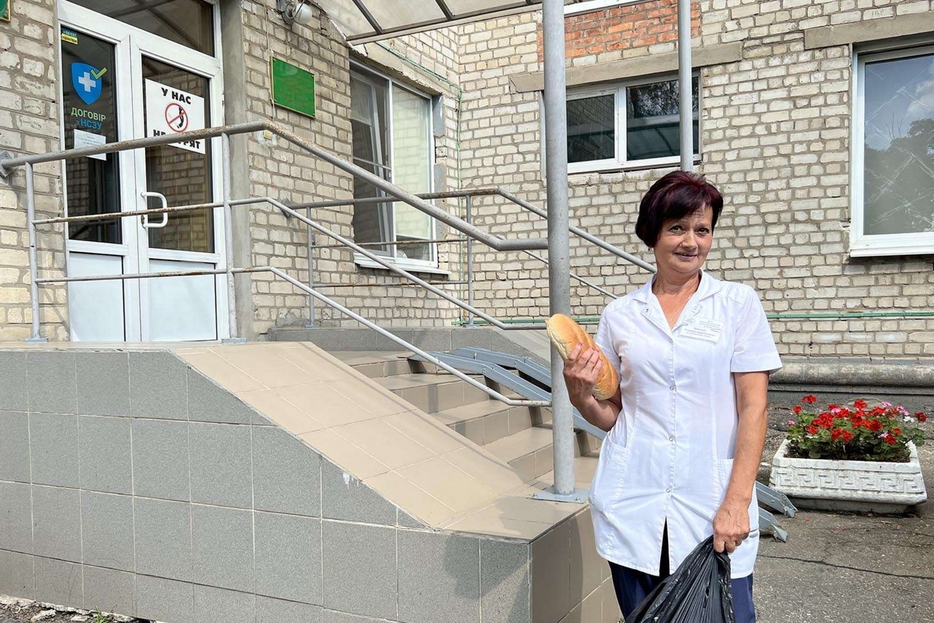 Il pane consegnato Dmitriy al reparto maternità
