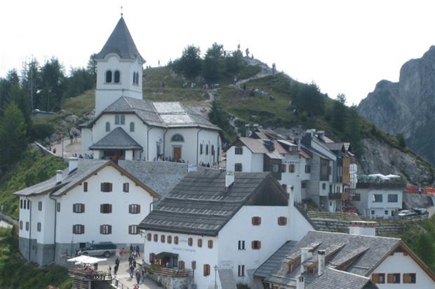 Il santuario del Monte Lussari, sulle Alpi Giulie