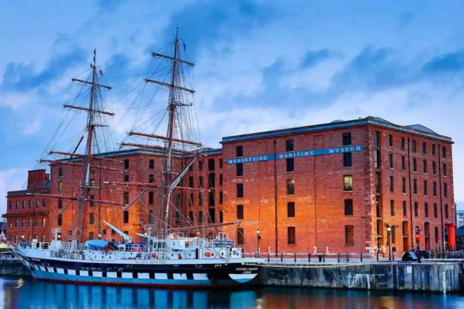 Museo della schiavitù di Liverpool: l’insieme della struttura ricavata nel Royal Albert Dock, il quartiere dei vecchi magazzini marittimi dichiarato patrimonio mondiale dall’Unesco