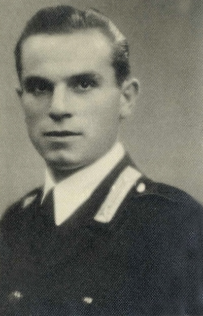 Il brigadiere Alberto Araldi con l'uniforme dei carabinieri adottata a partire dal 1933. Araldi fu fucilato dai nazifascisti a Piacenza il 6 febbraio 1945