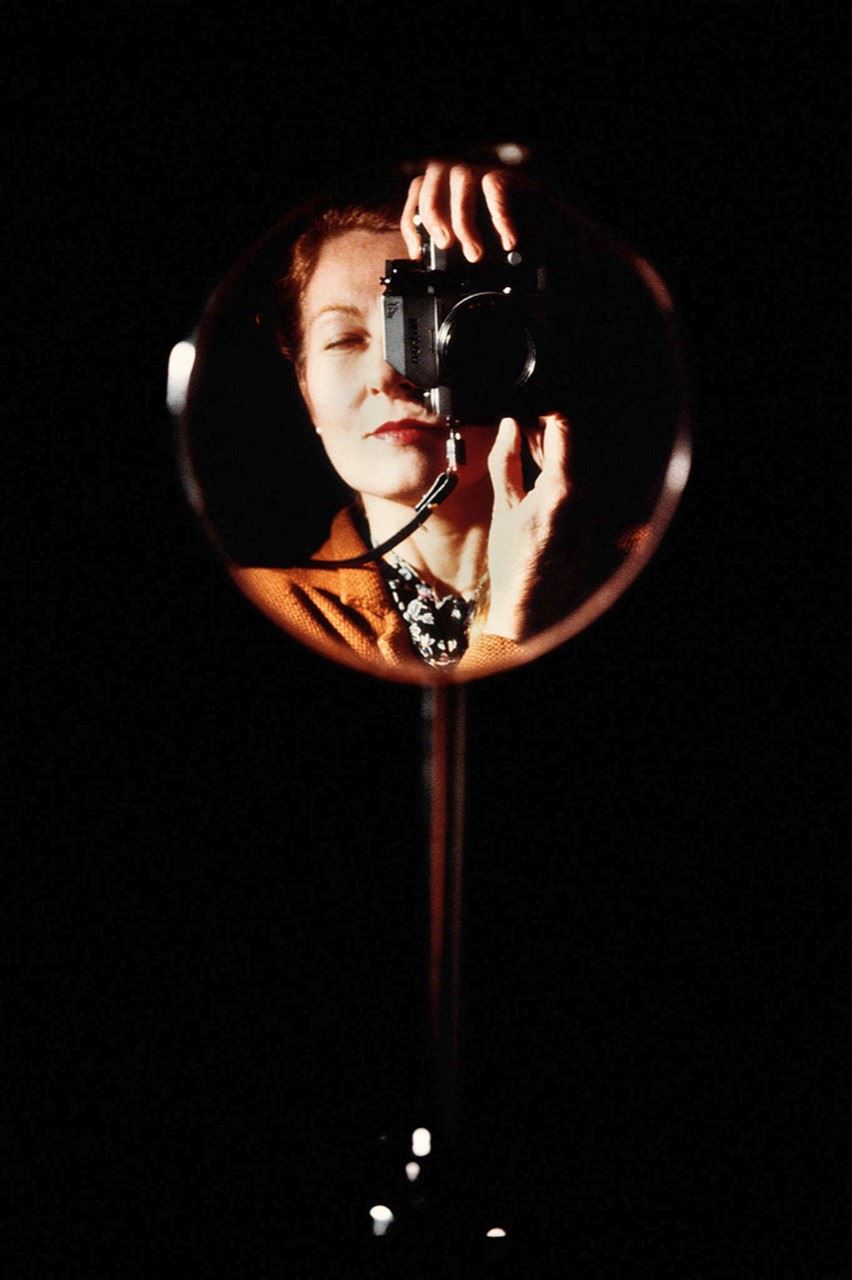 Autoritratto allo specchio, Milano, 1981