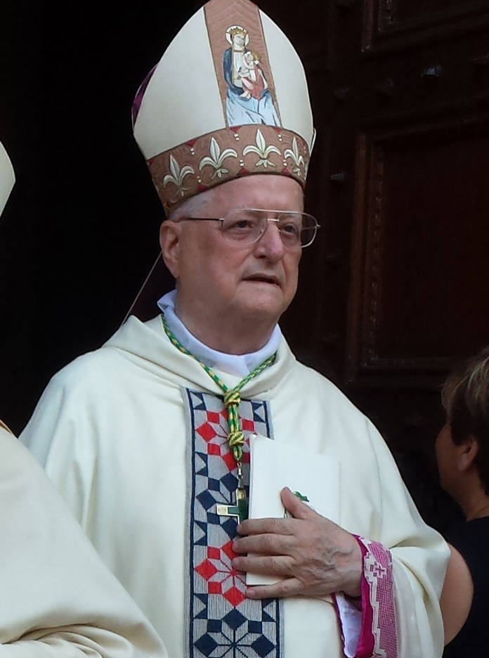 Il vescovo Gastone Simoni
