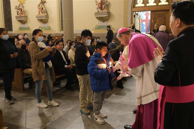 La Messa celebrata da monsignor Sorrentino nella chiesa di Our Lady of Mount Carmel ad Astoria