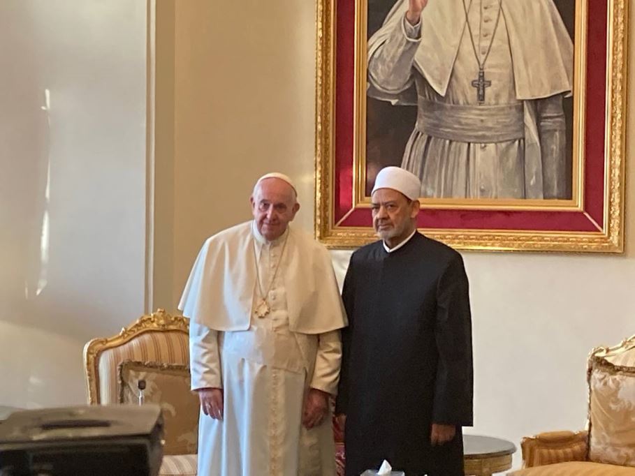 il Papa e il grande imam di Al Azhar durante uno dei loro incontri in Bahrein