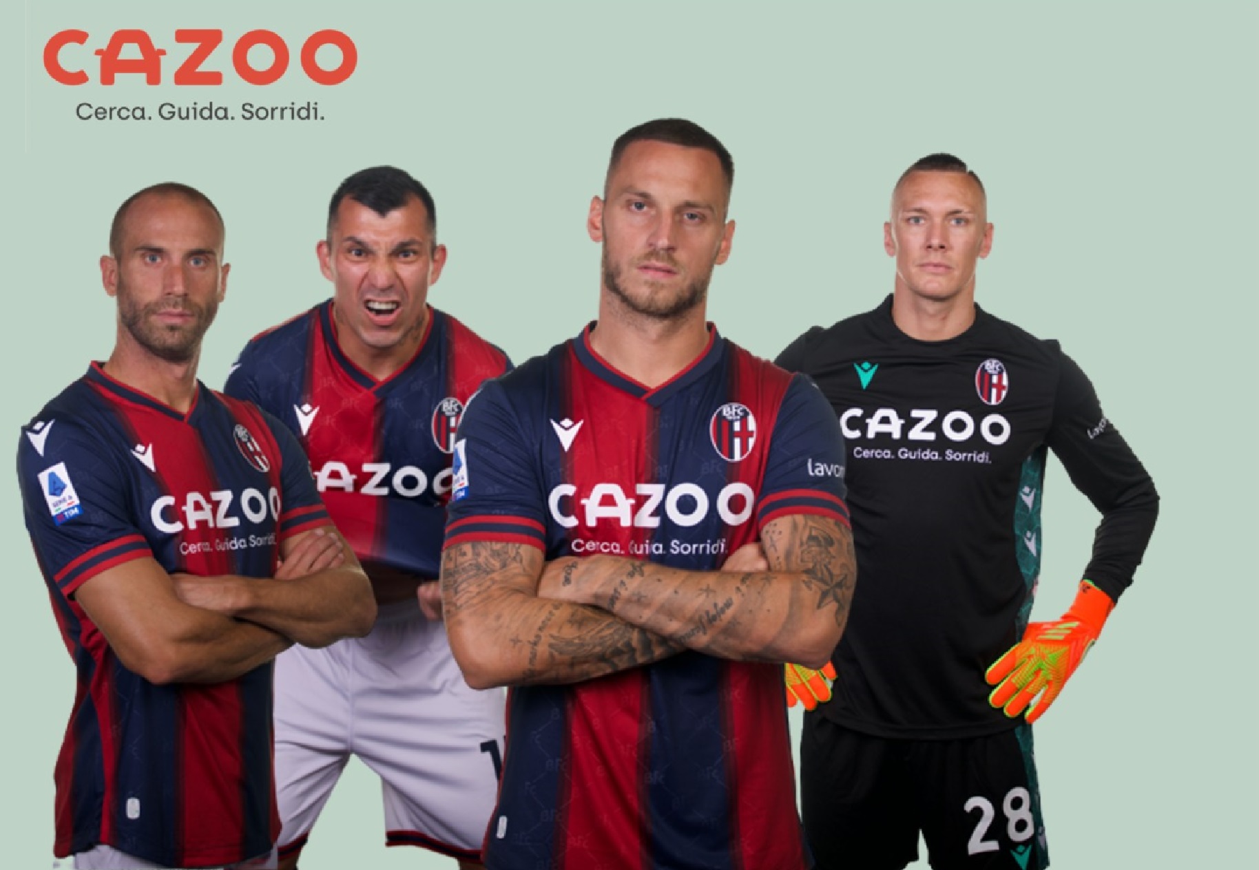 I giocatori del Bologna con le maglie sponsorizzate da Cazoo