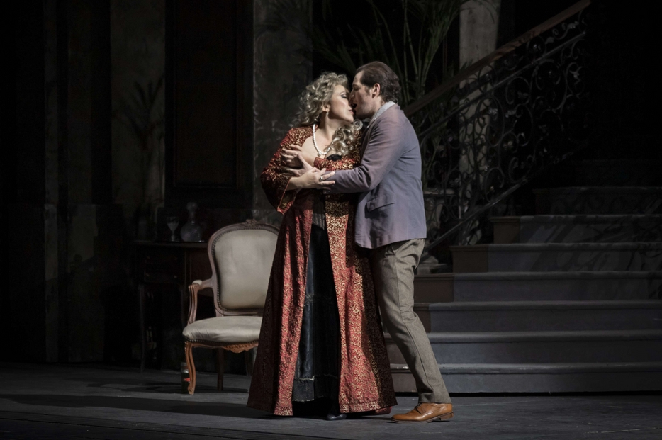 Il tenore sostituto Riccardo Massi e il soprano Maria José Siri nella «Manon Lescaut» a Genova