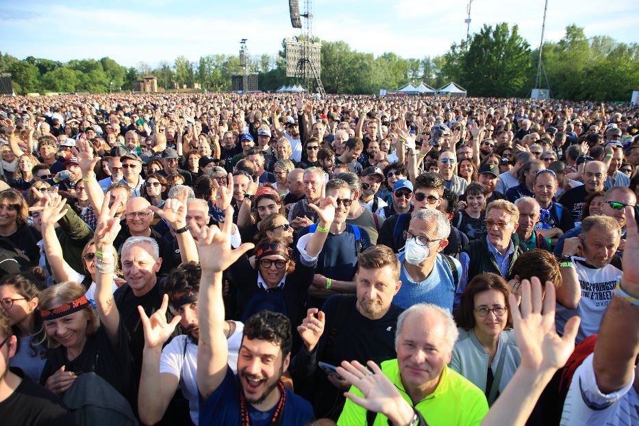 I fan di Bruce Springsteen accorsi a migliaia a Ferrara per il concerto atteso da anni