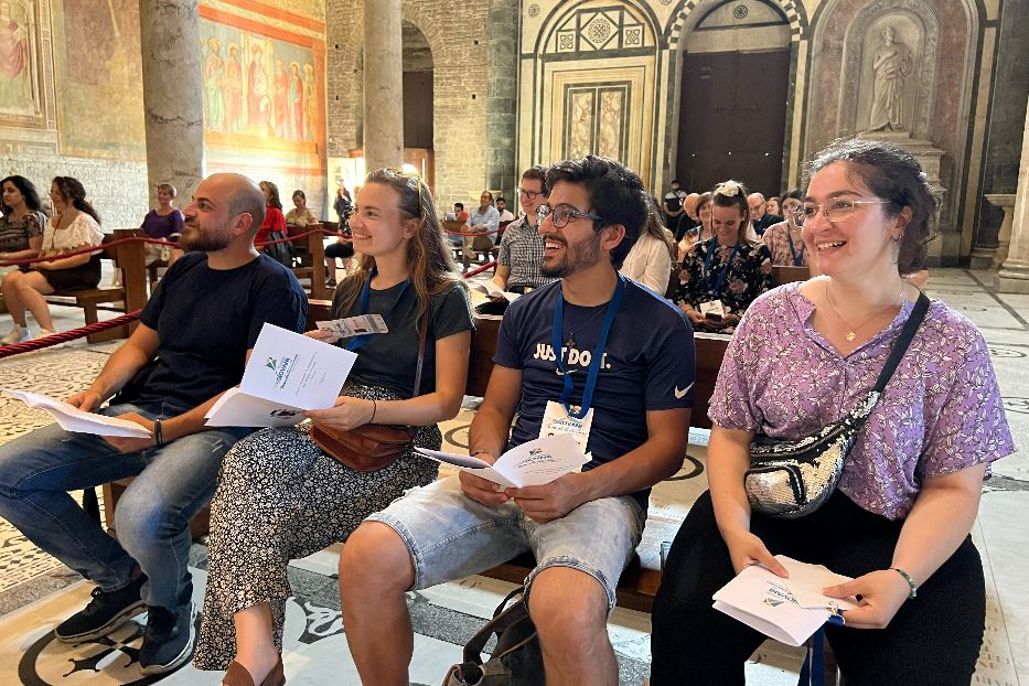 Alcuni ragazzi che fanno parte del Consiglio dei giovani del Mediterraneo a Firenze lo scorso luglio