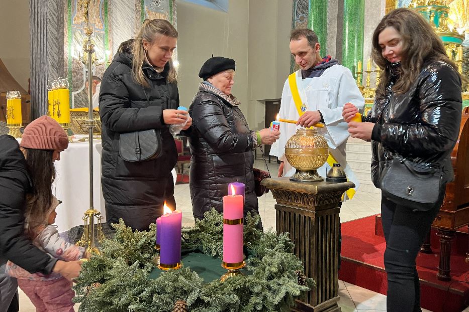 La 'fiamma di Natale' nella Cattedrale latina di Kieva