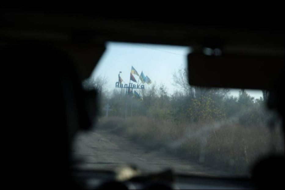 L'ingresso di Avdiivka, la cittadina nella regione di Donetsk presa d'assalto dalle truppe russe