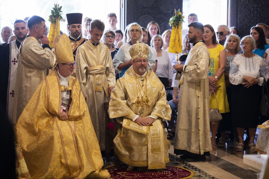 Il prossimo cardinale Claudio Gugerotti e l'arcivescovo Sviatoslav Shevchuk alla celebrazione di apertura del Sinodo della Chiesa greco-cattolica ucraina a Roma