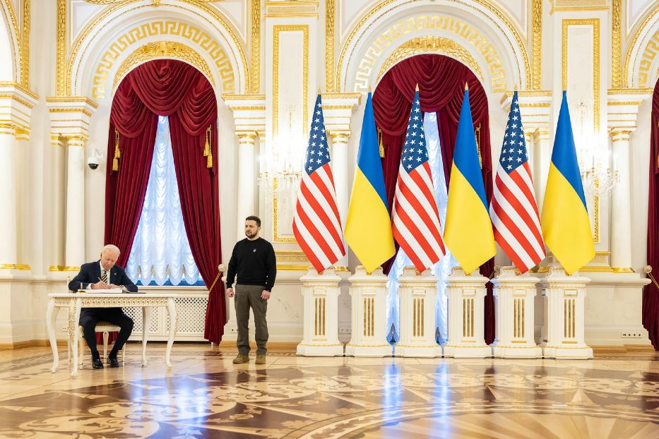 Biden e Zelensky per la conferenza stampa nel palazzo presidenziale di Kiev