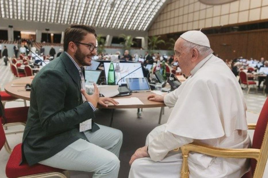 Wyatt insieme a Papa Francesco: lo studente, 19 anni, è il più giovane partecipante al Sinodo