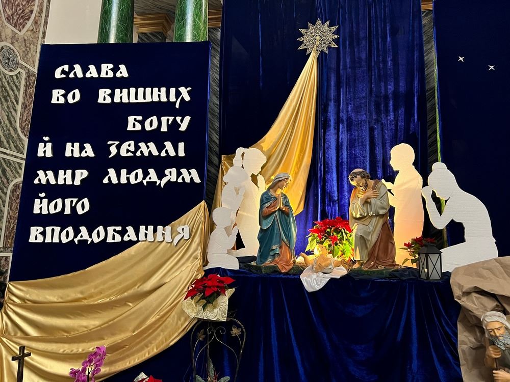 Il presepe allestito in una chiesa cattolica d Kiev