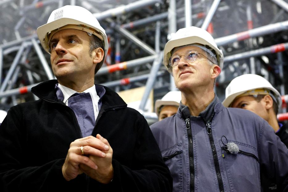 Macron con le maestranze del cantiere