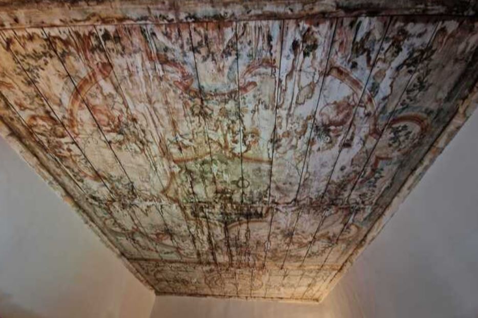 Il dipinto sul soffitto nel convento di San Francesco ad Agnone si sta deteriorando
